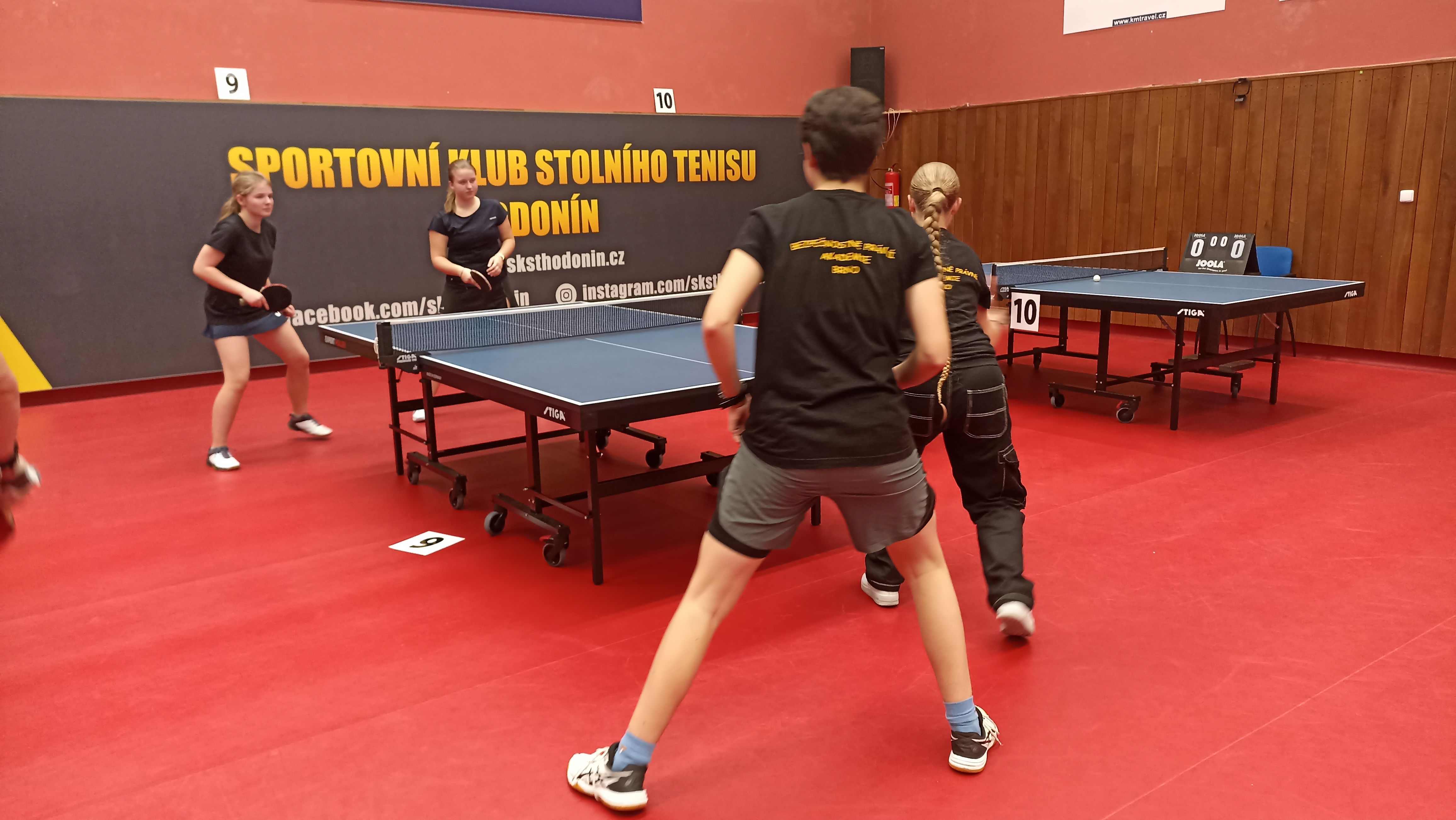 Děvčata třetí v krajském kole stolního tenisu