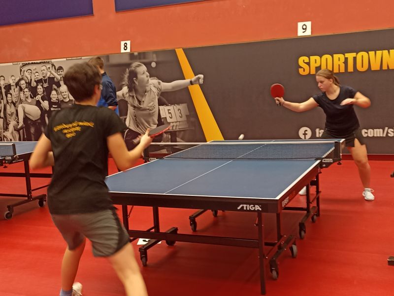 Děvčata třetí v krajském kole stolního tenisu