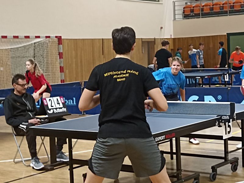 Děvčata druhá v krajském kole stolního tenisu