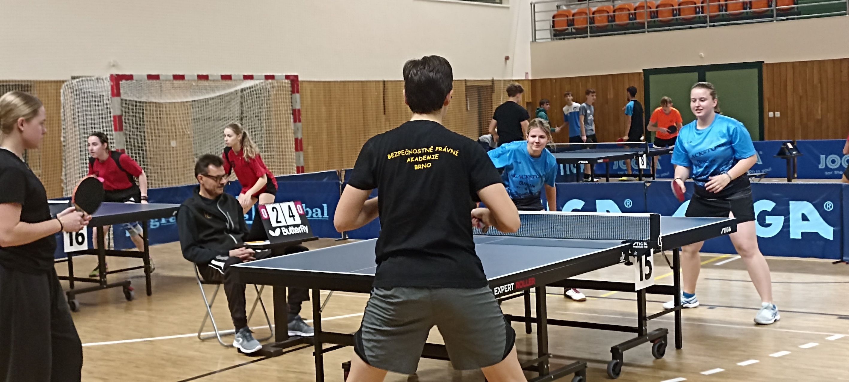 Děvčata druhá v krajském kole stolního tenisu
