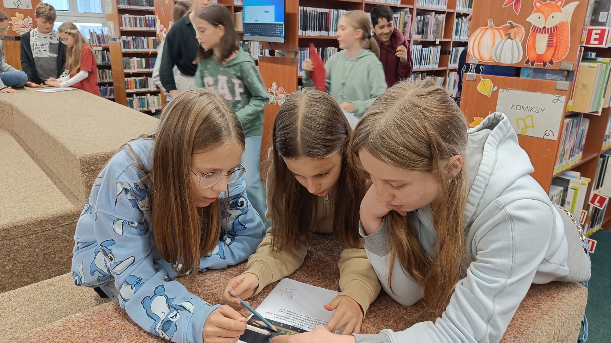 Prima a tercie na návštěvě v knihovně