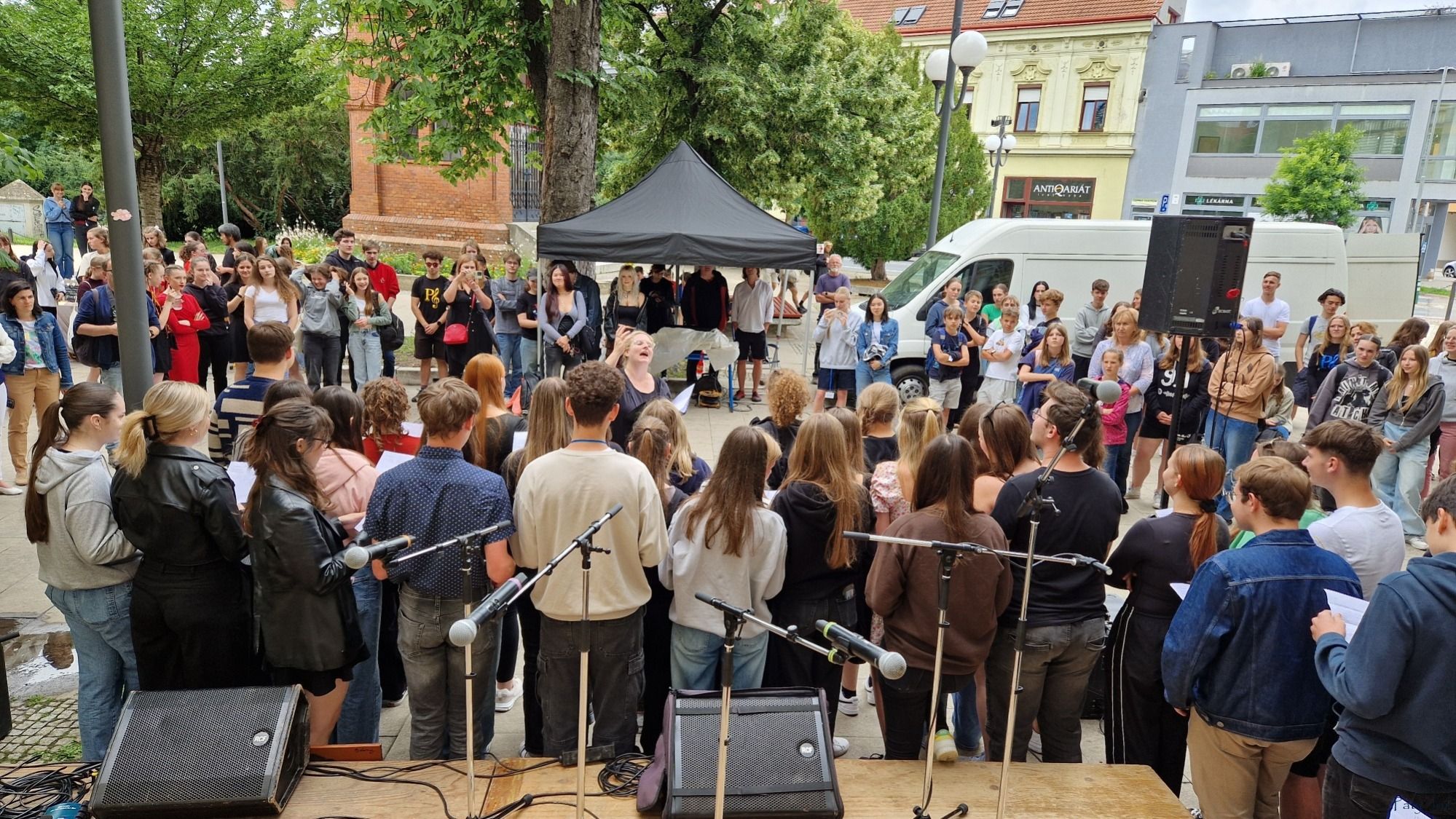 S 28. ročníkem SETKÁNÍ S UMĚNÍM si pohrávalo počasí…