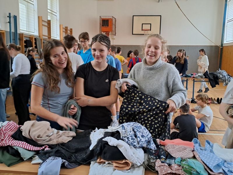 První školní sECOndhand