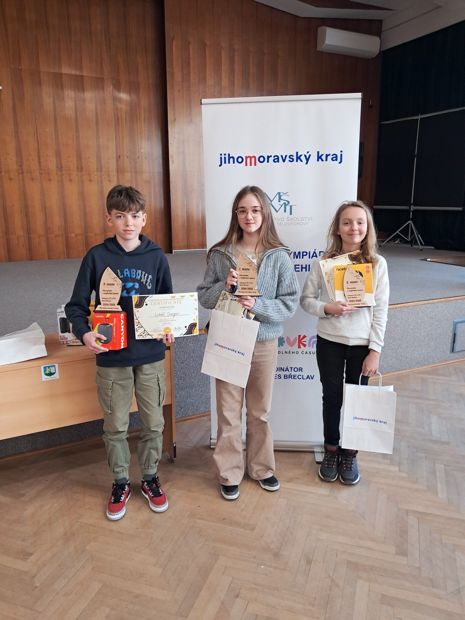 Monika Sojová vítězkou okresního kola soutěže v anglickém jazyce