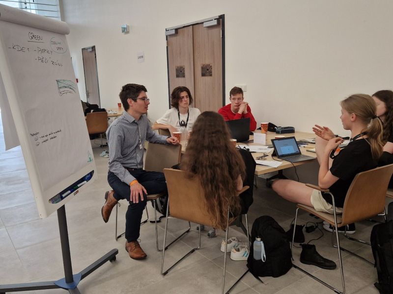 URBIS Challenge HackaTEEN