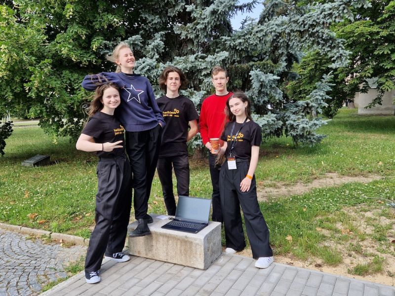 URBIS Challenge HackaTEEN