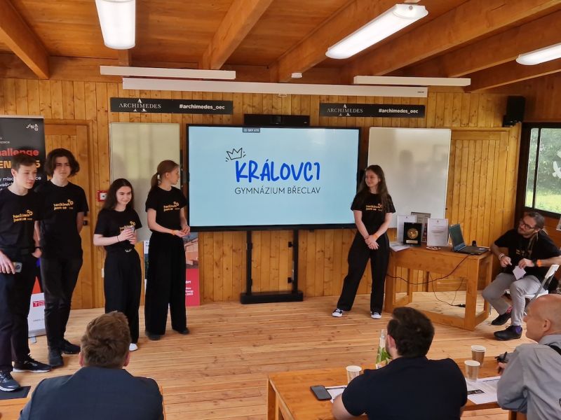 URBIS Challenge HackaTEEN