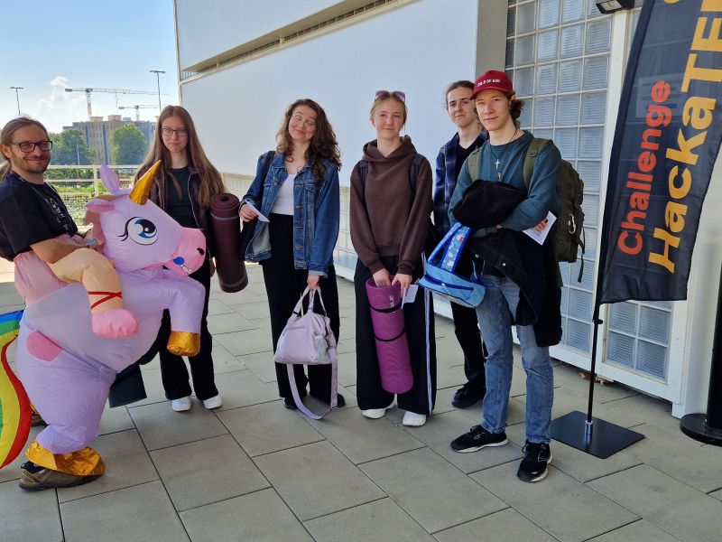24 hodin non-stop inovací: Naši studenti bojovali na celorepublikovém HackaTEENu v Brně!