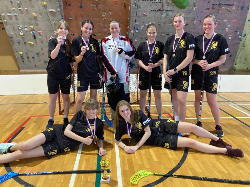 Florbalistky v okrese druhé