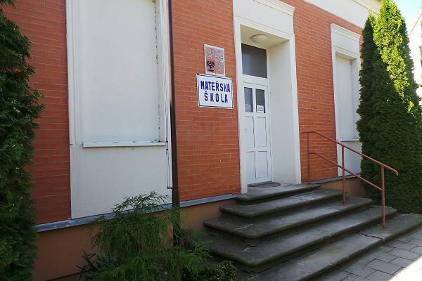 Děti ze školky na den gymnazisty