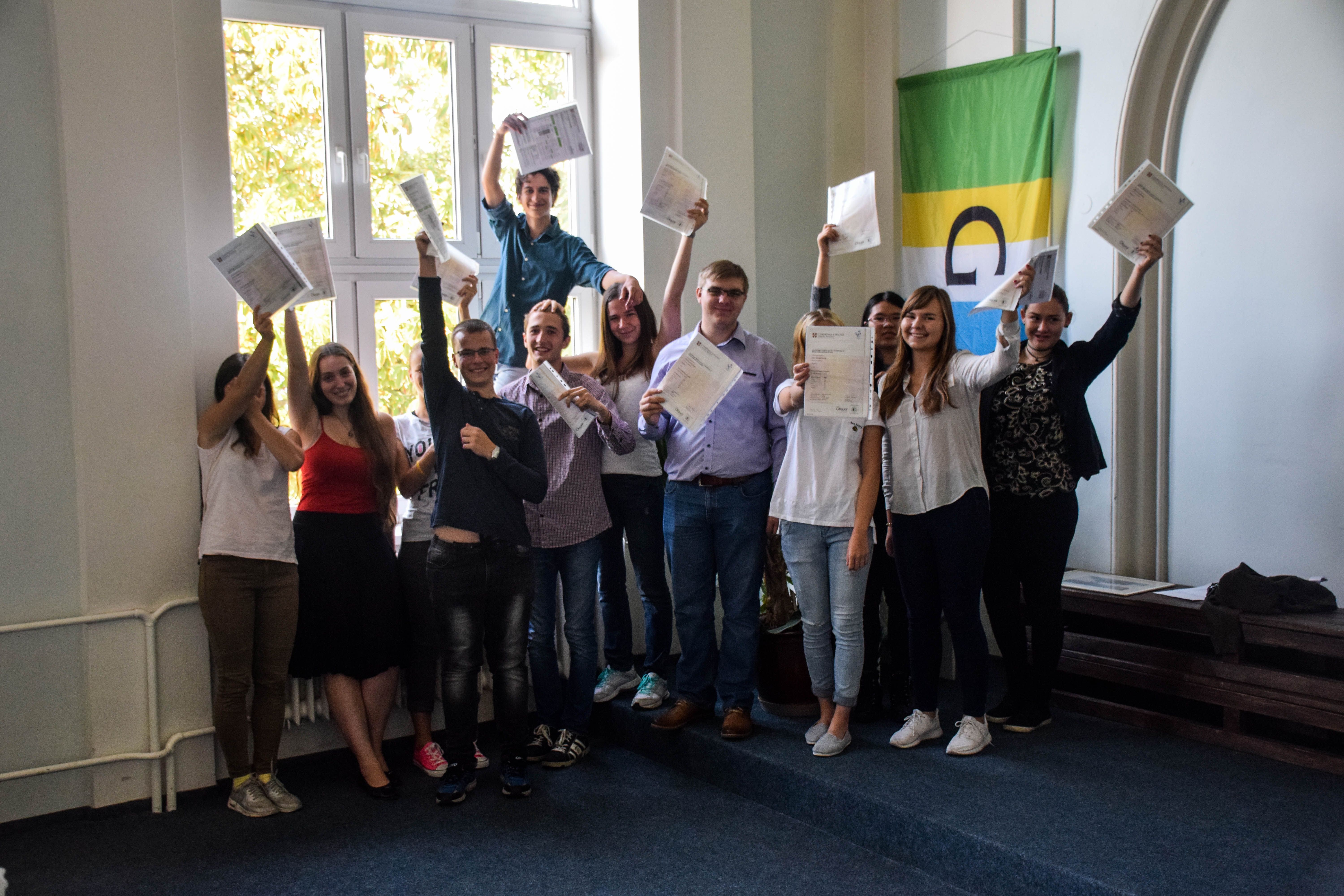 Studenti převzali Cambridgeské certifikáty