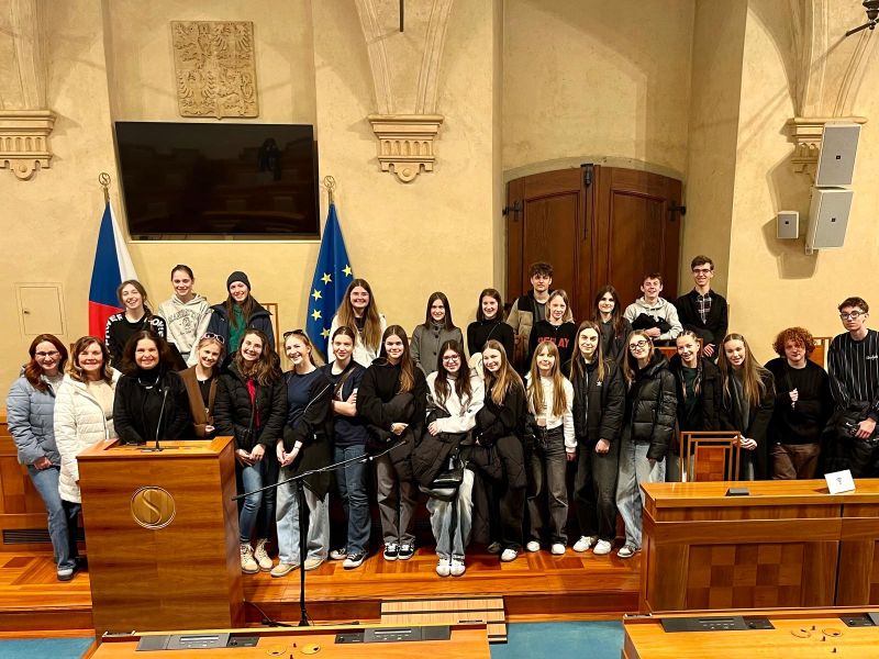 Kvarta se seznamuje s ústavními institucemi