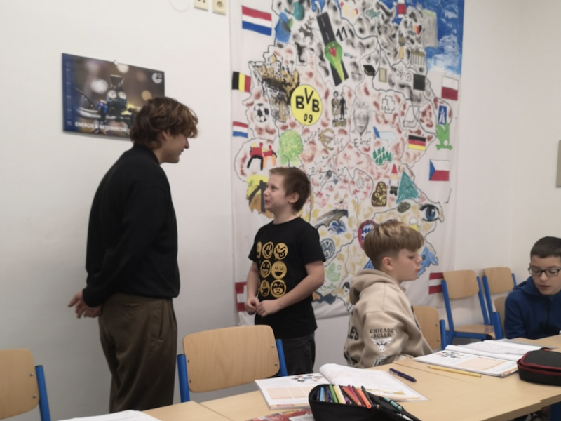 Rodilí mluvčí pomáhají s výukou němčiny