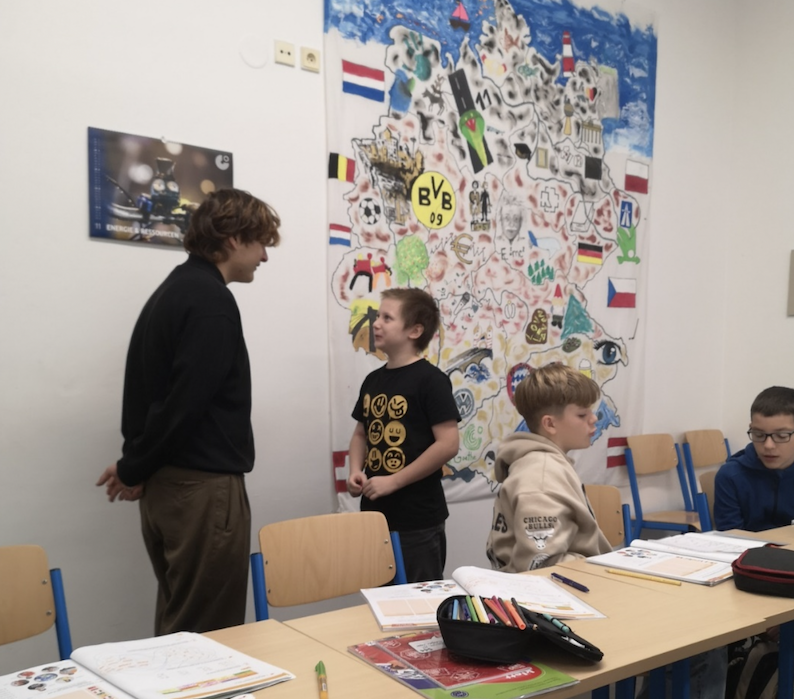 Rodilí mluvčí pomáhají s výukou němčiny