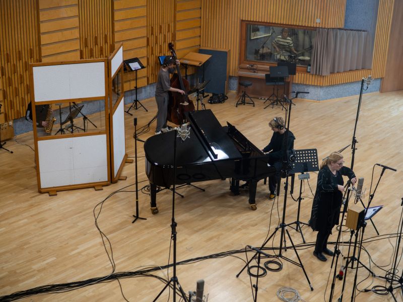 Sbor Polyfonia v nahrávacím studiu